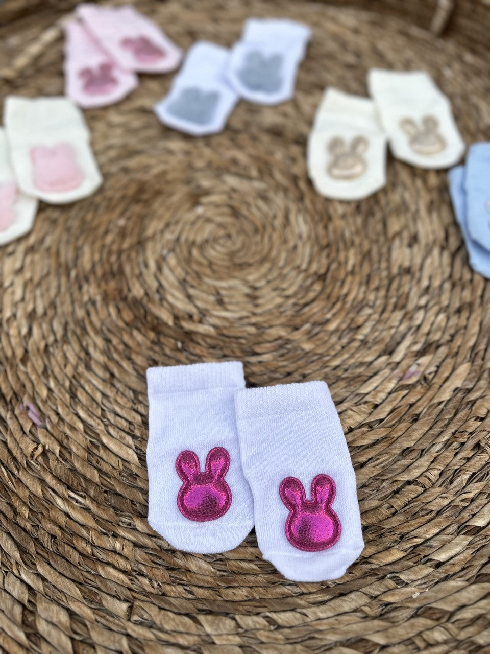 Krem Tüylü Tavşan Objeli Eğlenceli Bebek Çorabı
