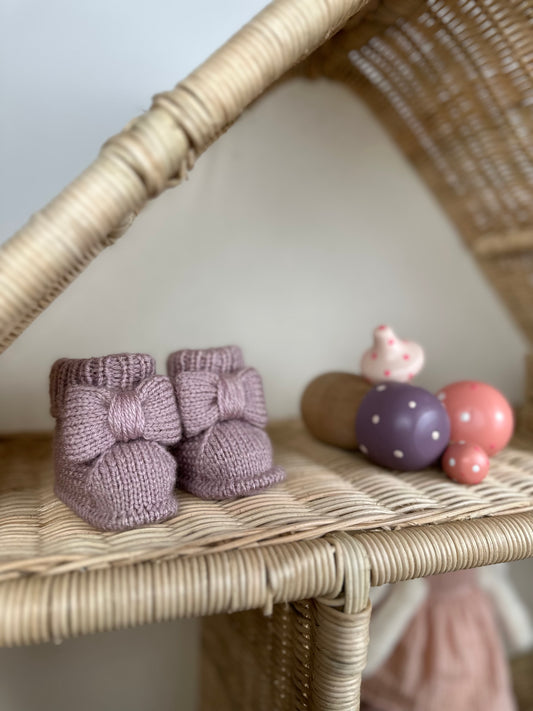 Gül Kurusu Handmade Örgü Fiyonk Detaylı Kız Bebek Patik