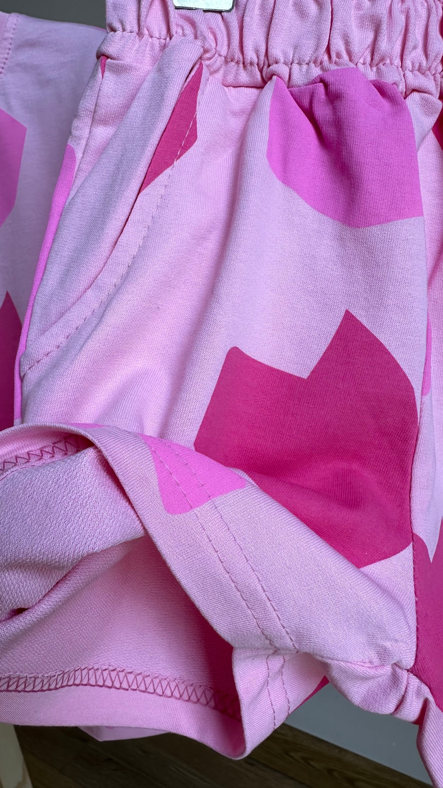 Pembe Kalp Baskılı Kız Bebek Şortlu Takım