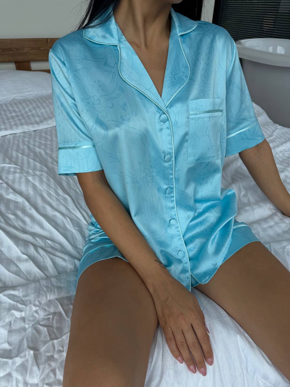 Mavi Çiçek Desenli Saten Kısa Kadın Pijama Takımı
