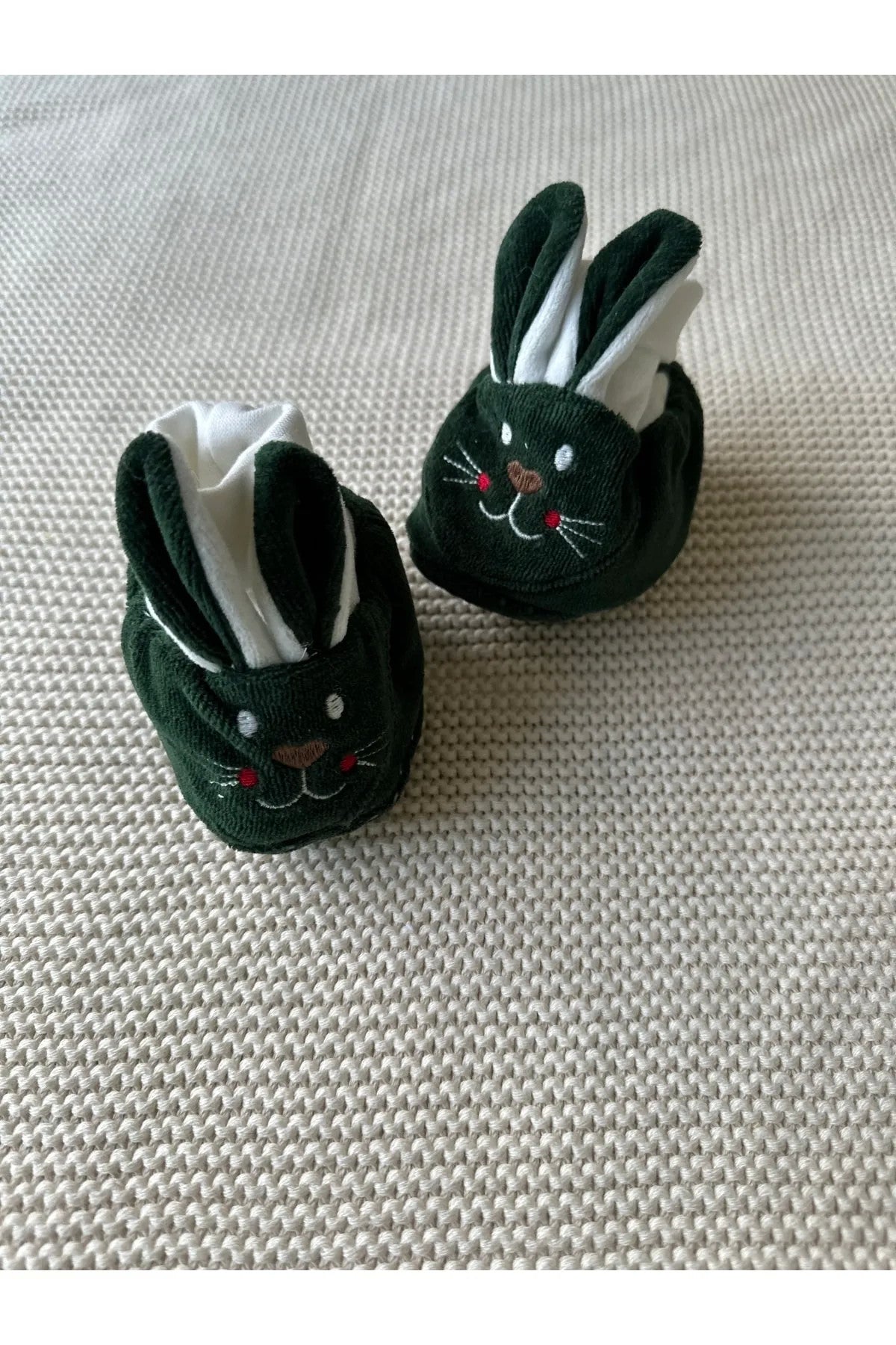 Tavşanlı Kaymaz Tabanlı Kadife Bebek Patiği
