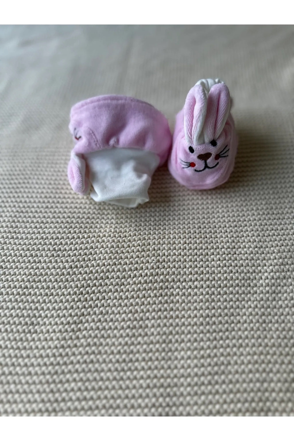 Pembe Tavşanlı Kaymaz Tabanlı Kadife Bebek Patiği