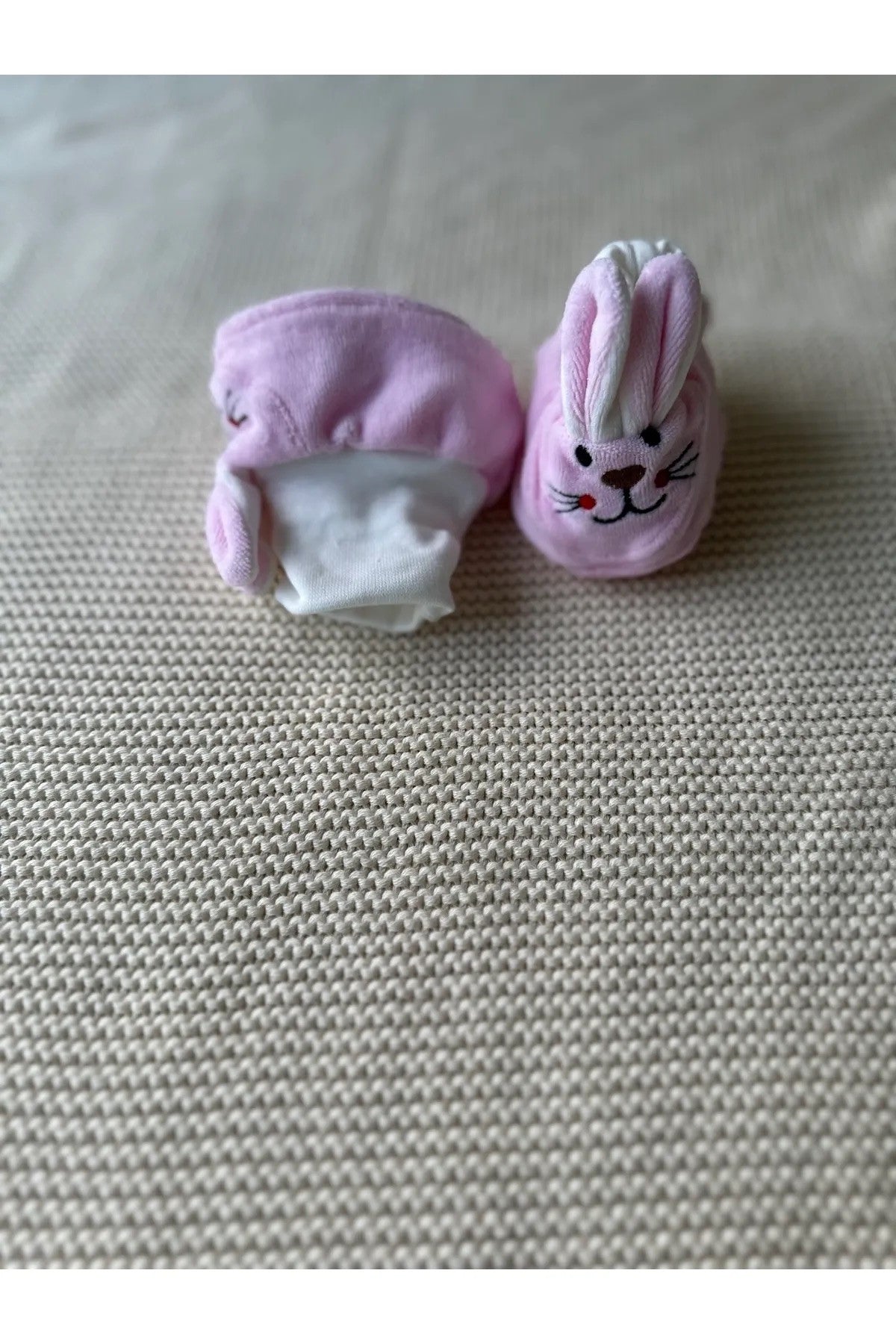 Pembe Tavşanlı Kaymaz Tabanlı Kadife Bebek Patiği