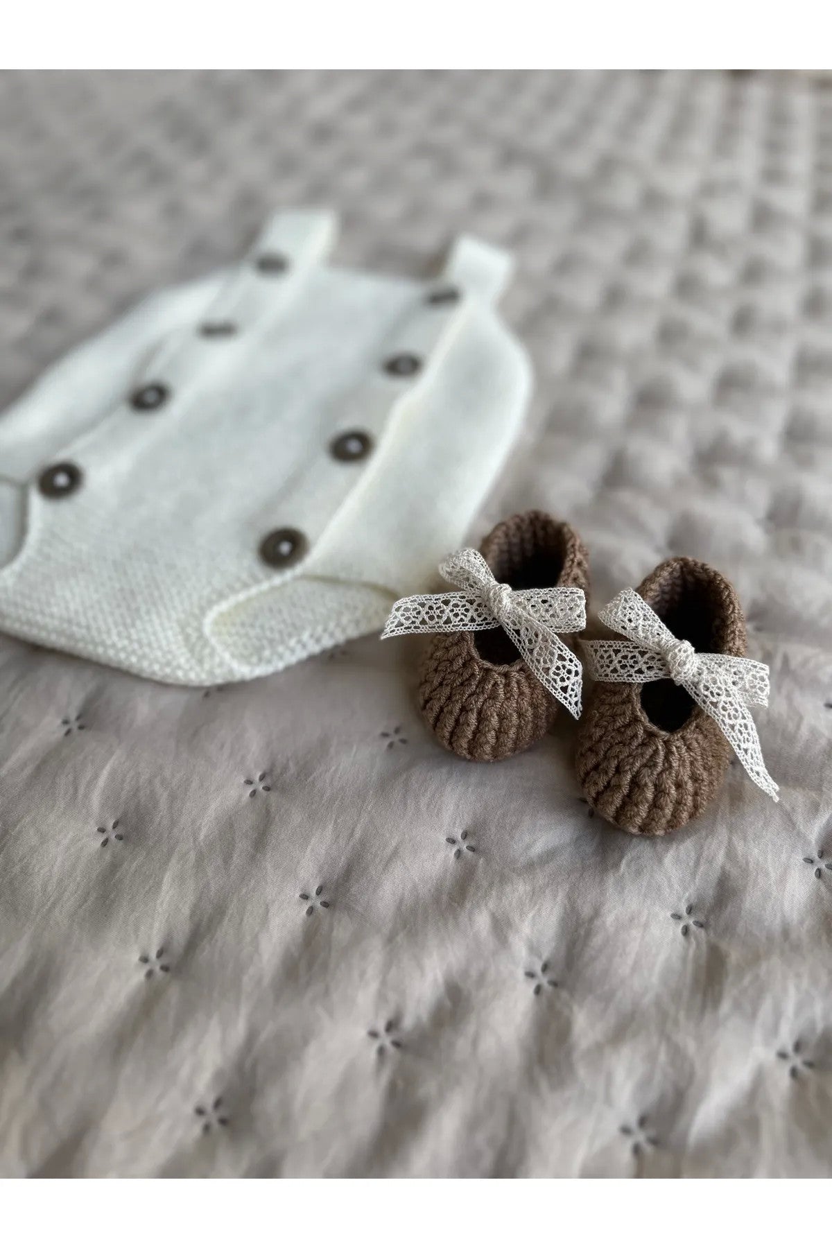 Kahverengi Handmade Güpür Bağcıklı Yenidoğan Kız Bebek Babet