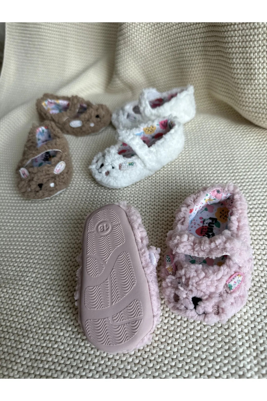 Pembe Tavşan Nakış Detaylı Yumuşak Tabanlı Kız Bebek İlk Adım Ayakkabısı