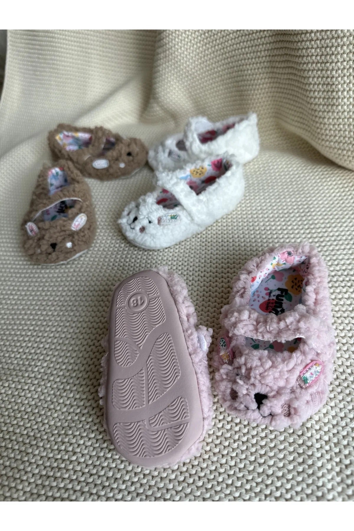 Pembe Tavşan Nakış Detaylı Yumuşak Tabanlı Kız Bebek İlk Adım Ayakkabısı