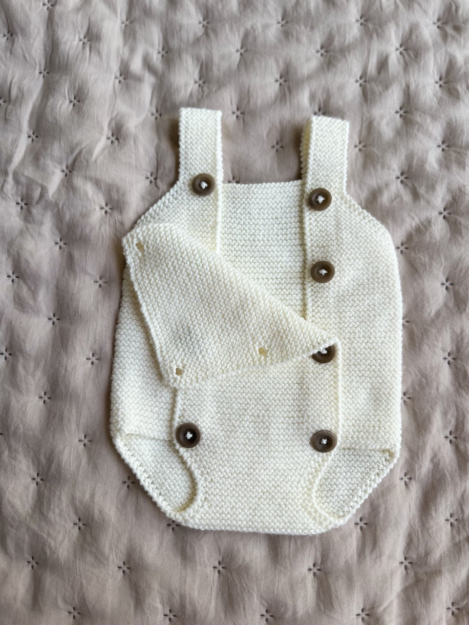 Krem Handmade Düğme Detaylı Yenidoğan Bebek Tulum
