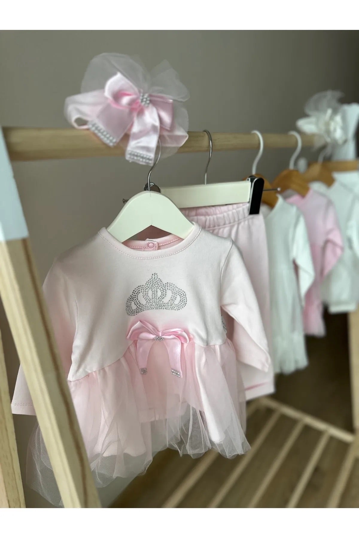 Pembe Tütülü Saç Bantlı 3lü Kız Bebek Takım
