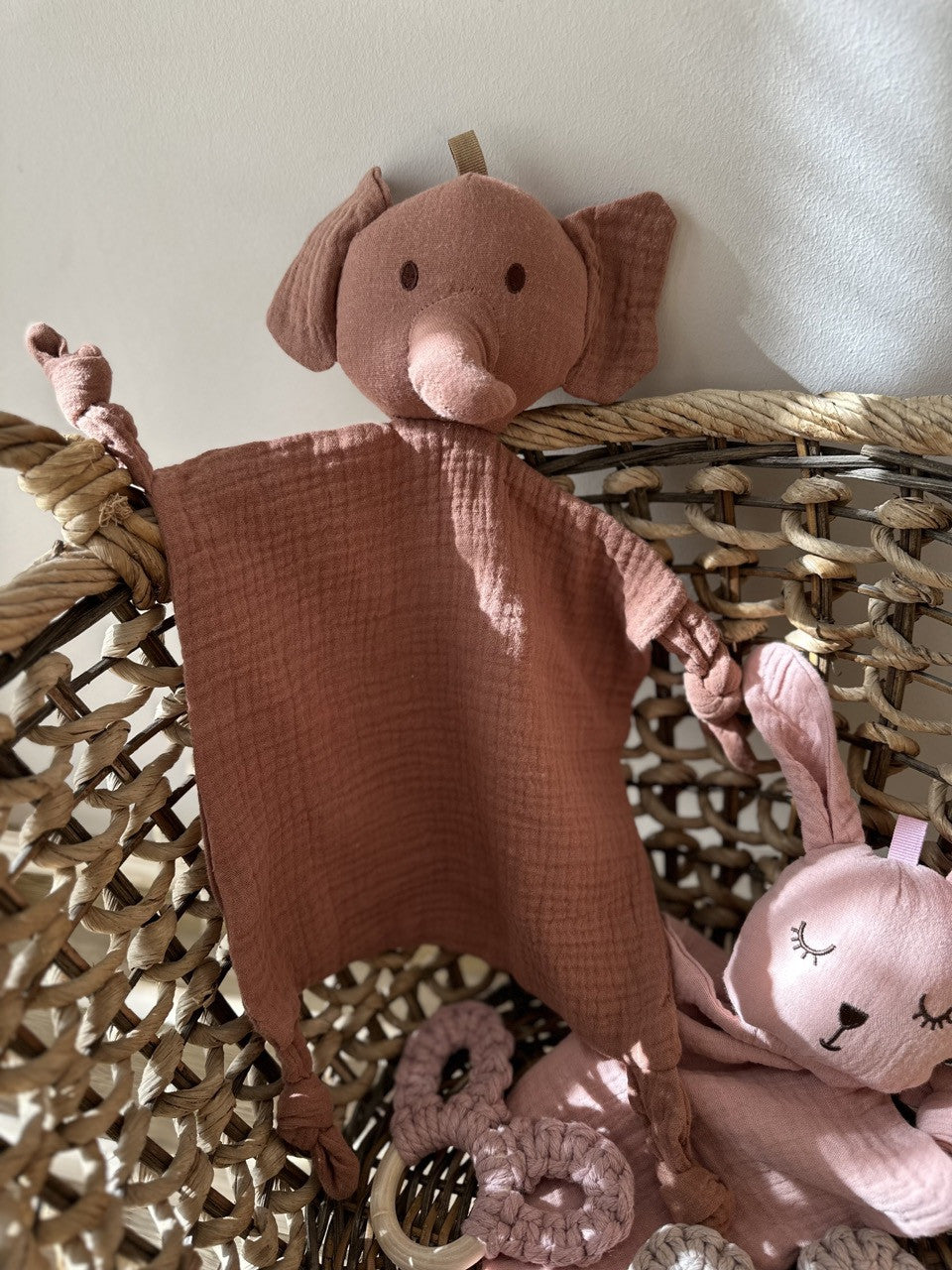 Çıngıraklı Fil Figürlü Muslin Bebek Uyku Arkadaşı