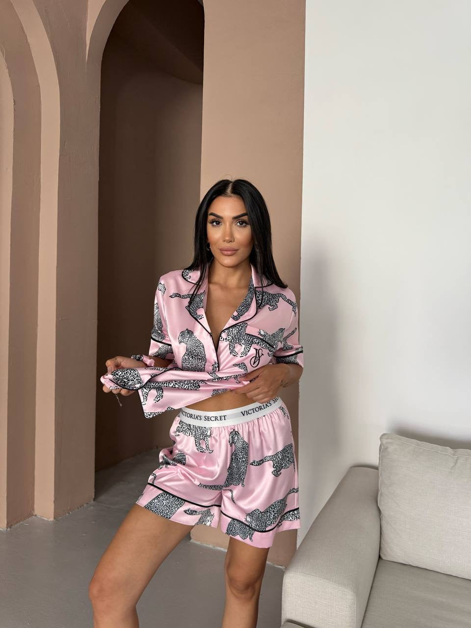 Pembe Leopar Desenli Saten Şortlu Kadın Pijama Takımı