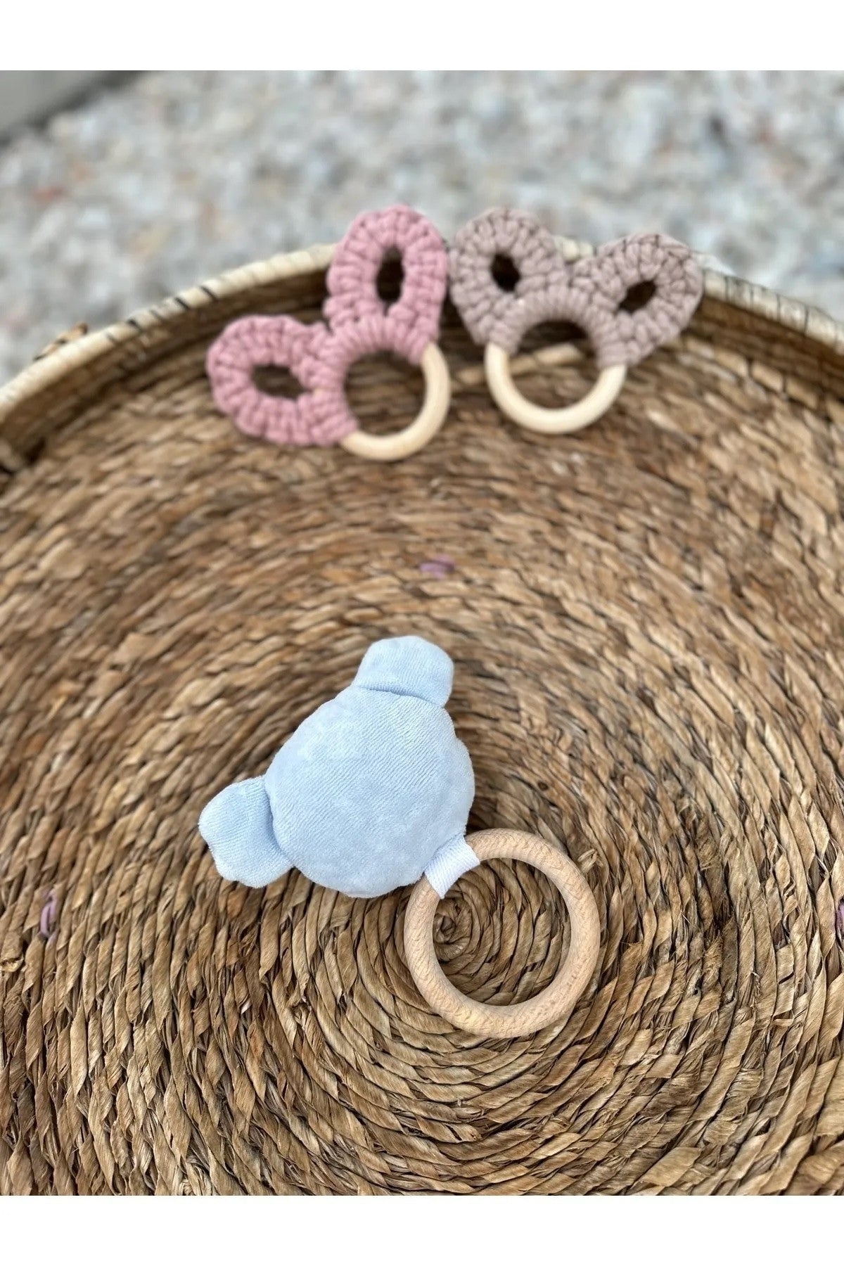 Mavi Çıngıraklı Peluş Oyuncaklı Ahşap Halka Diş Kaşıyıcı