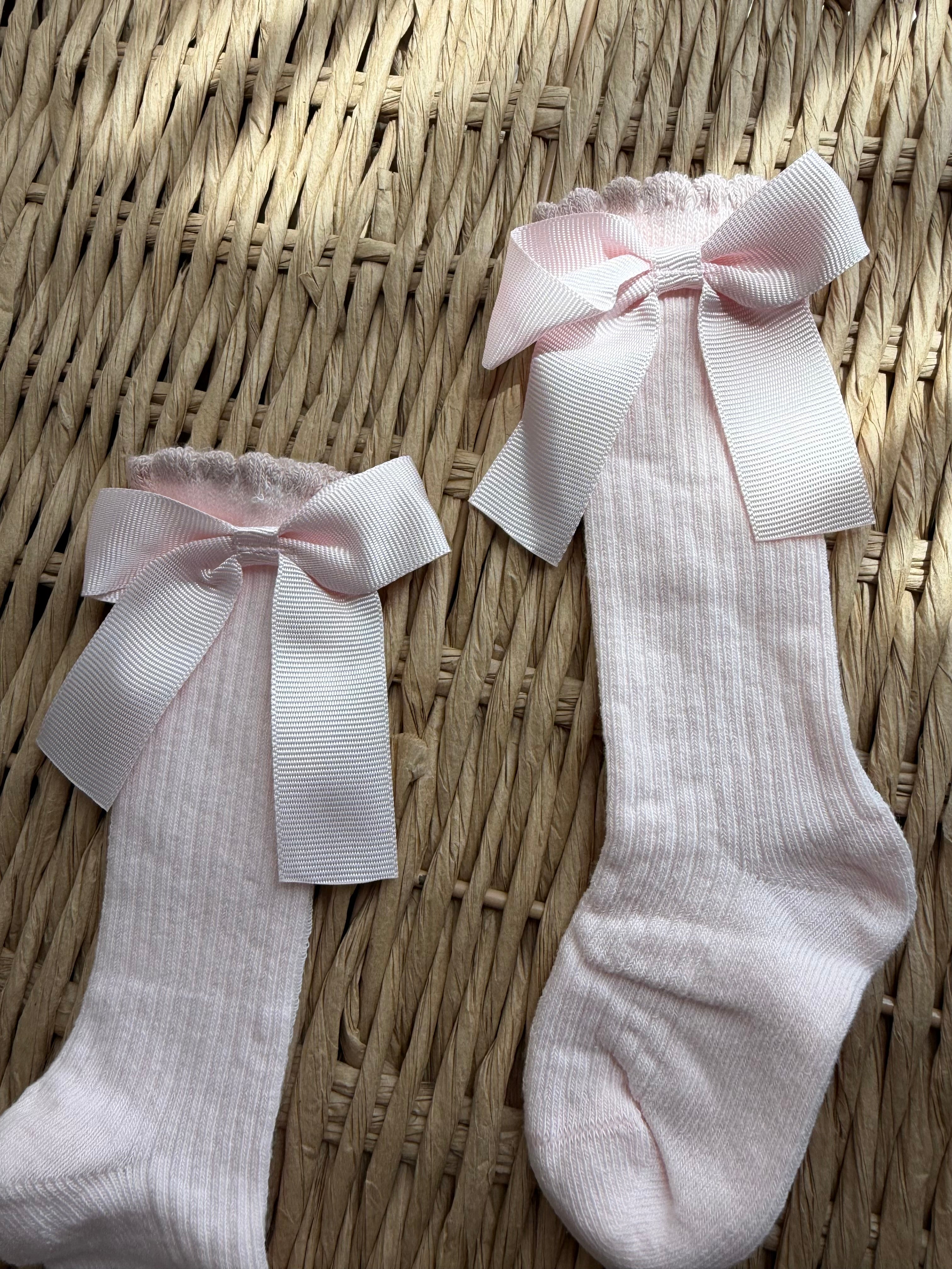 Pembe Fiyonklu Kız Bebek Çorabı