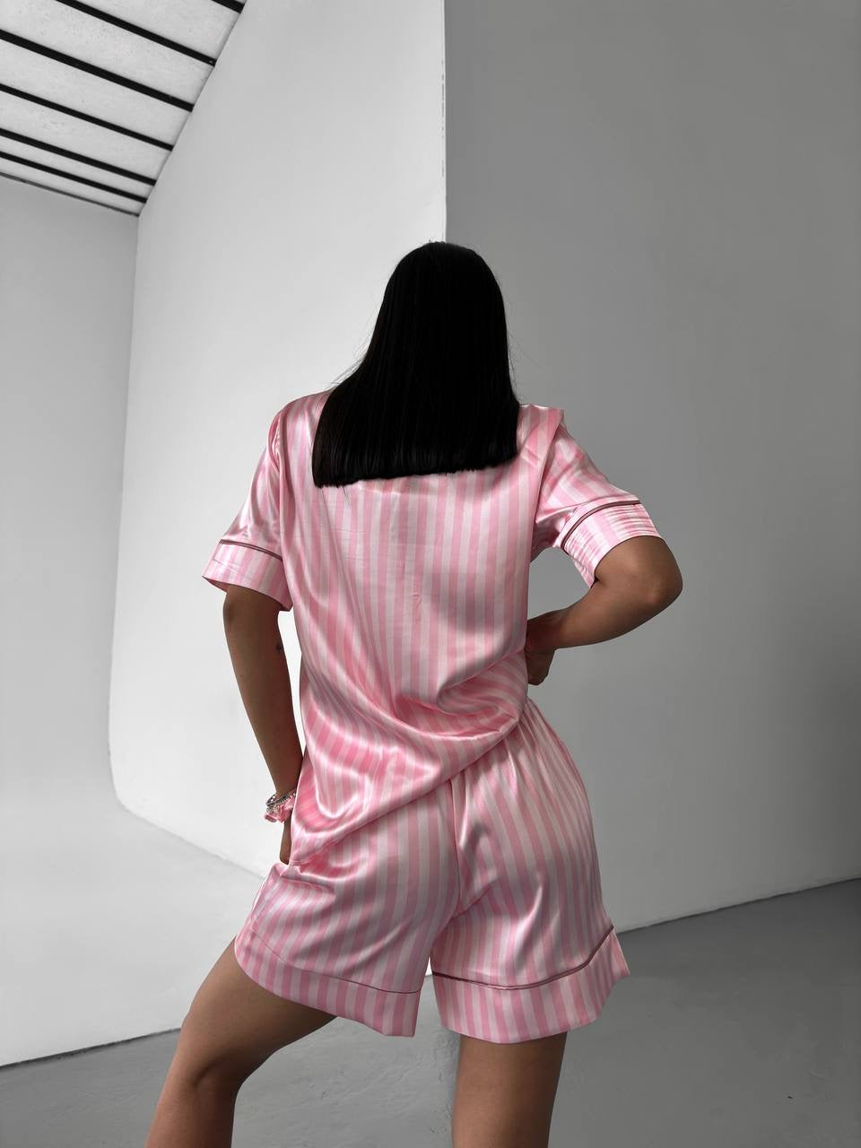 Pembe Toz Pembe Çizgili Saten Şortlu Kadın Pijama Takımı
