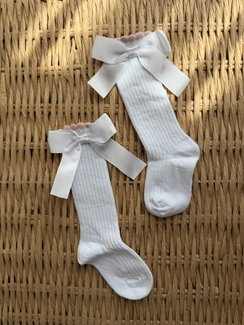 Beyaz Fiyonklu Kız Bebek Çorabı