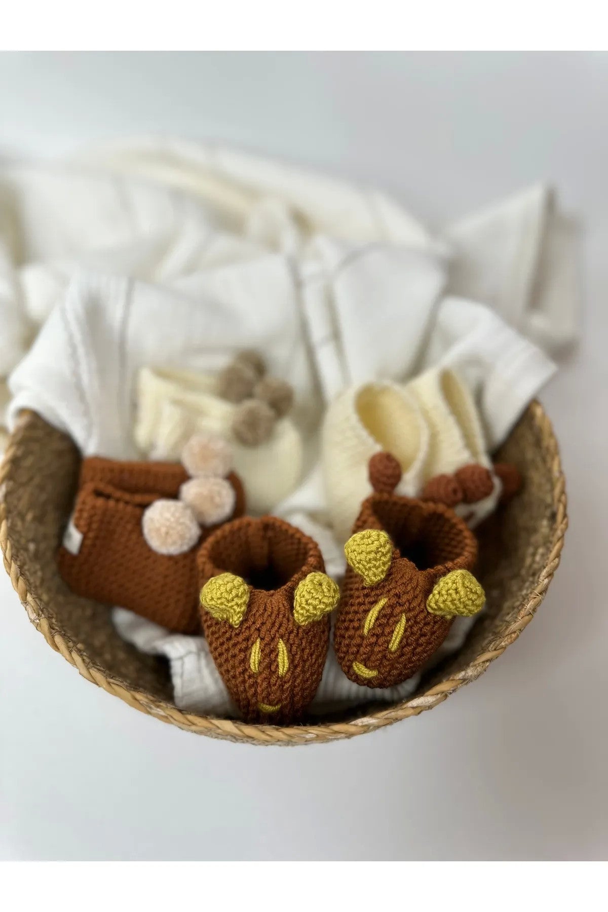 Kahverengi Handmade Kulak Figürlü Bebek Patiği