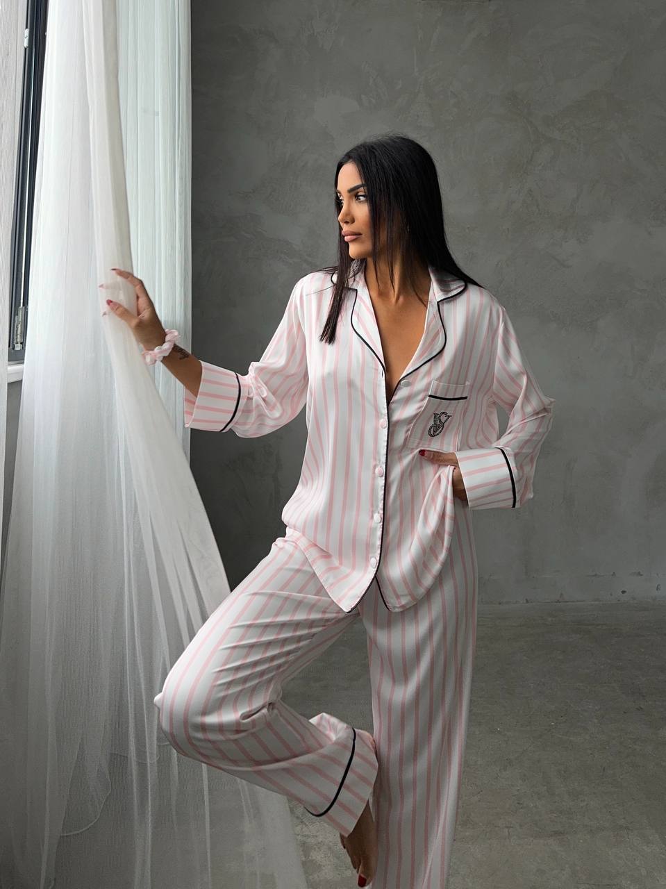 Kadın Pembe Çizgili Vs Saten Pijama Takımı