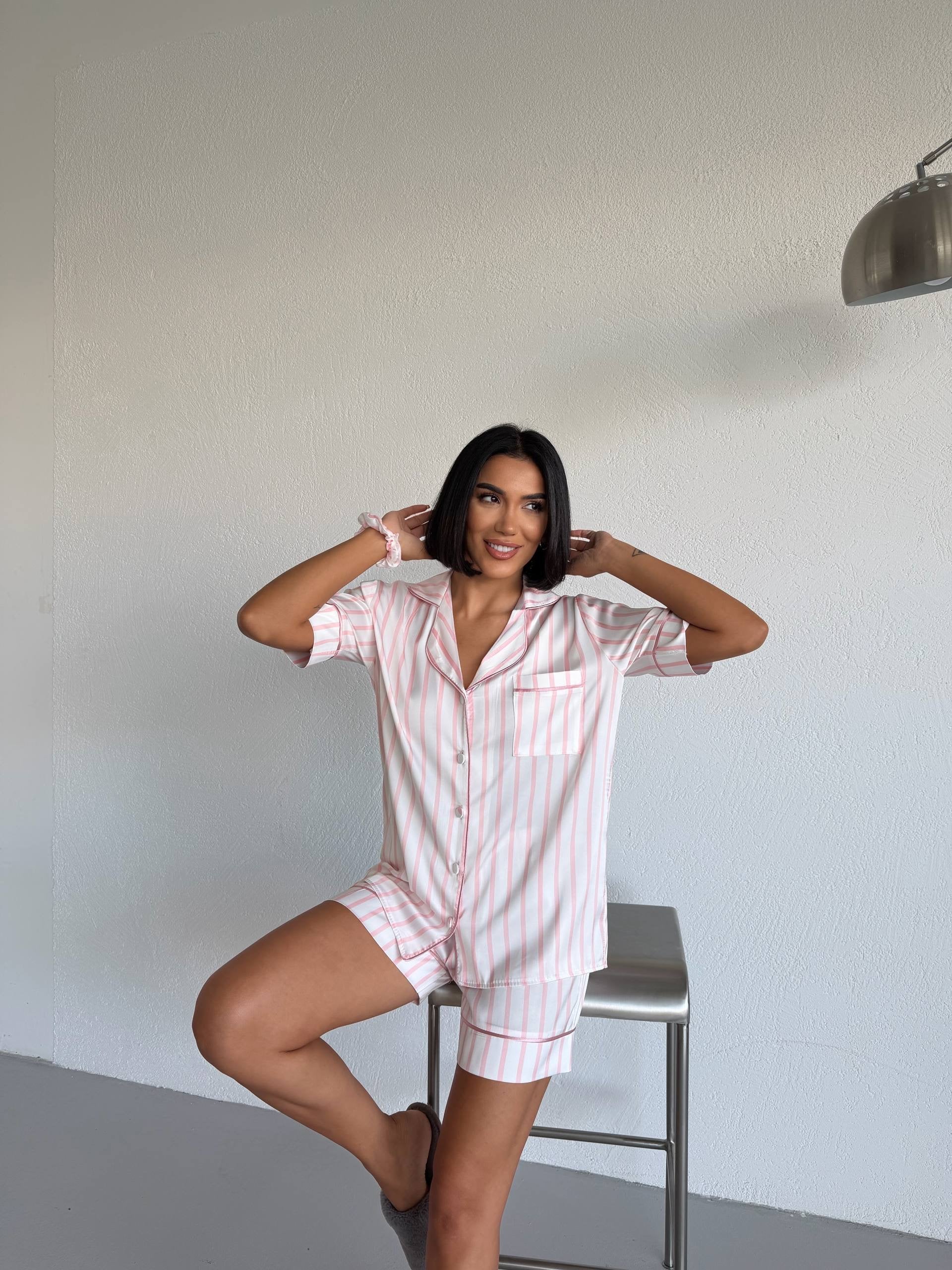 Çizgi Detaylı Saten Şortlu Kadın Pijama Takımı