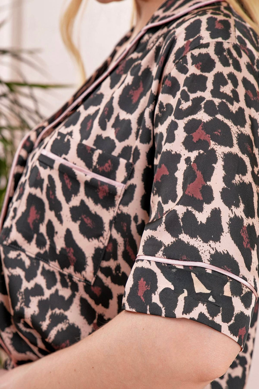 Leopar Desenli Saten Kısa Kadın Pijama Takımı