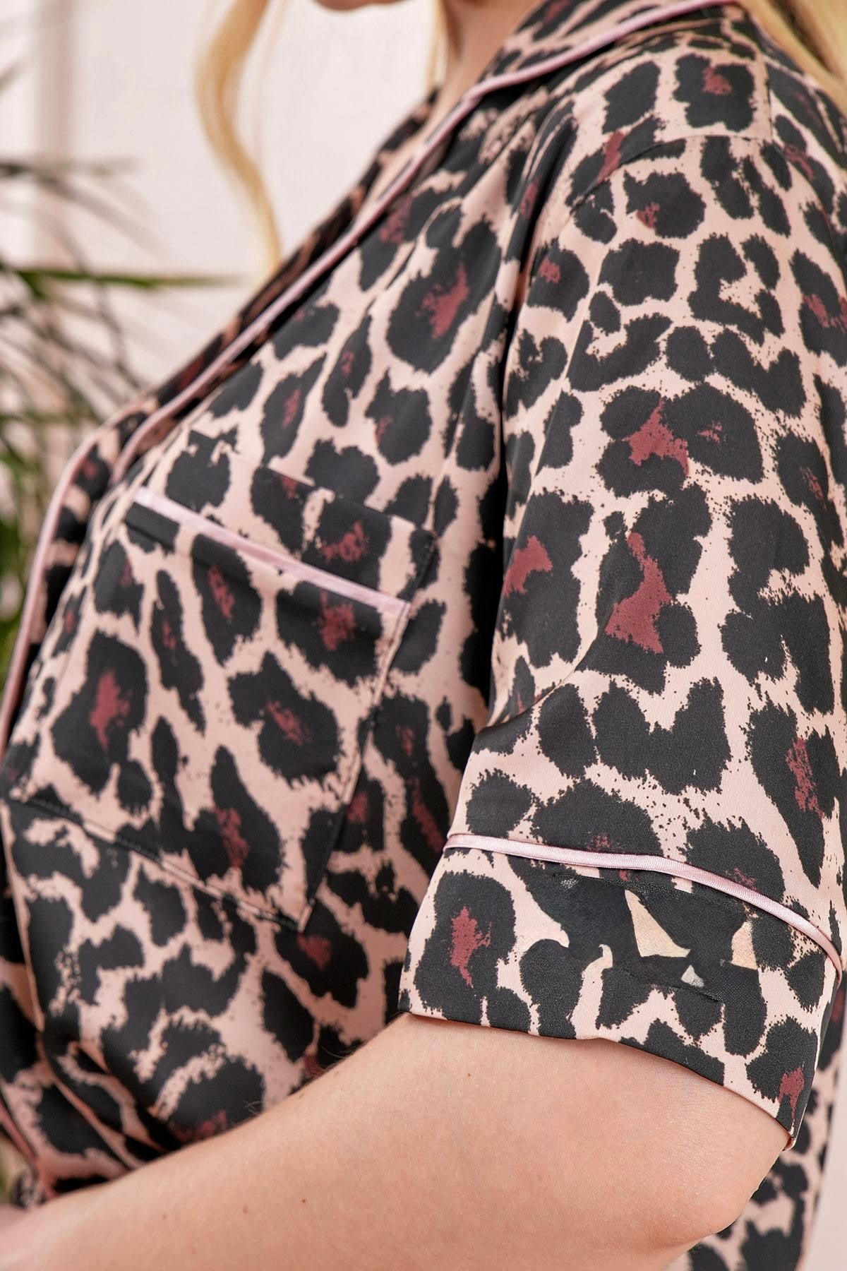 Leopar Desenli Saten Kısa Kadın Pijama Takımı