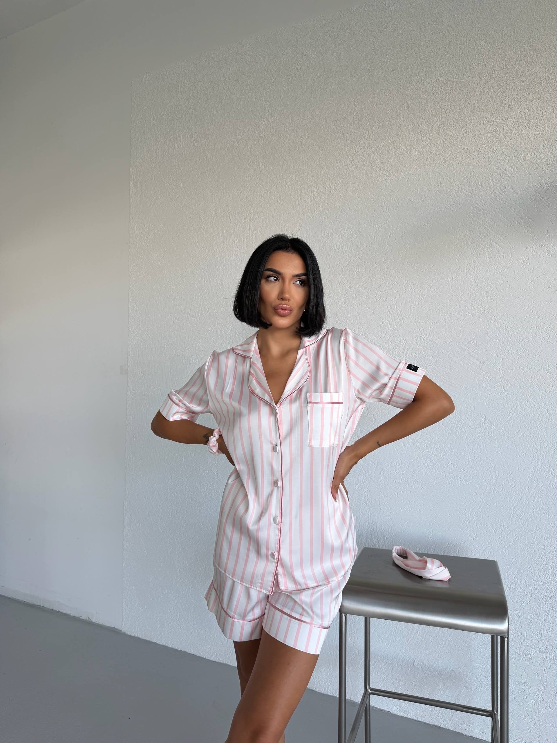 Çizgi Detaylı Saten Şortlu Kadın Pijama Takımı