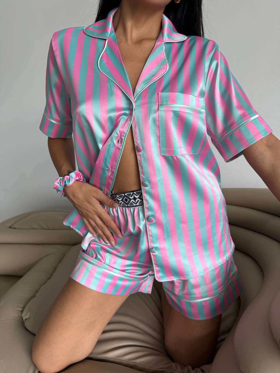 Pembe Yeşil Çizgili Saten Kısa Kadın Pijama Takımı