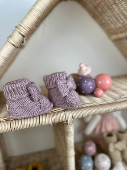 Gül Kurusu Handmade Örgü Fiyonk Detaylı Kız Bebek Patik