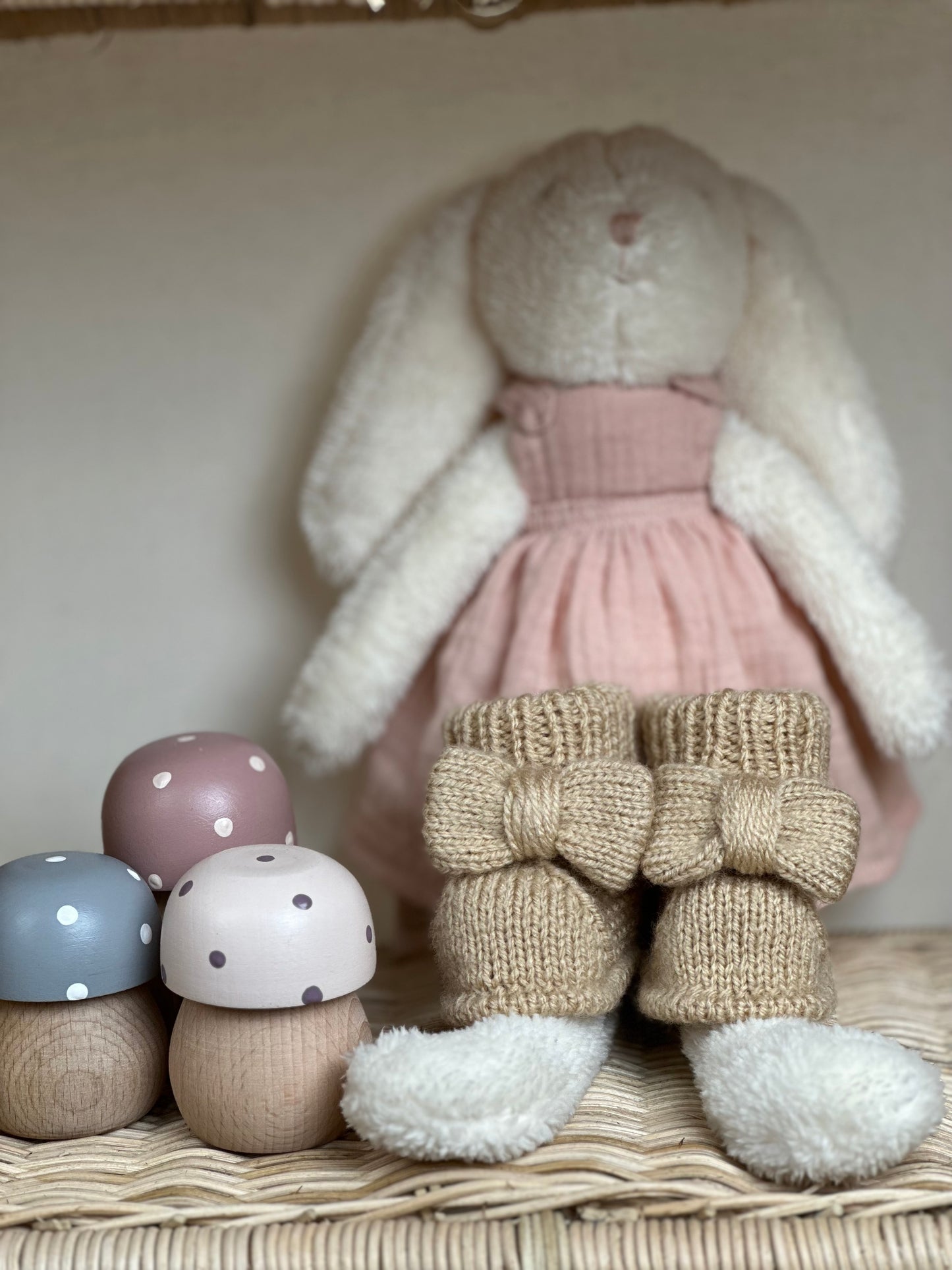 Bej Handmade Örgü Fiyonk Detaylı Kız Bebek Patik