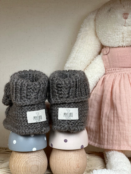 Antrasit Handmade Örgü Fiyonk Detaylı Kız Bebek Patik