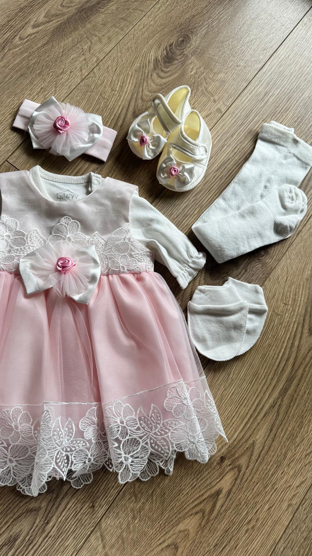 Güpürlü Şık 6'lı Kız Bebek Takımı