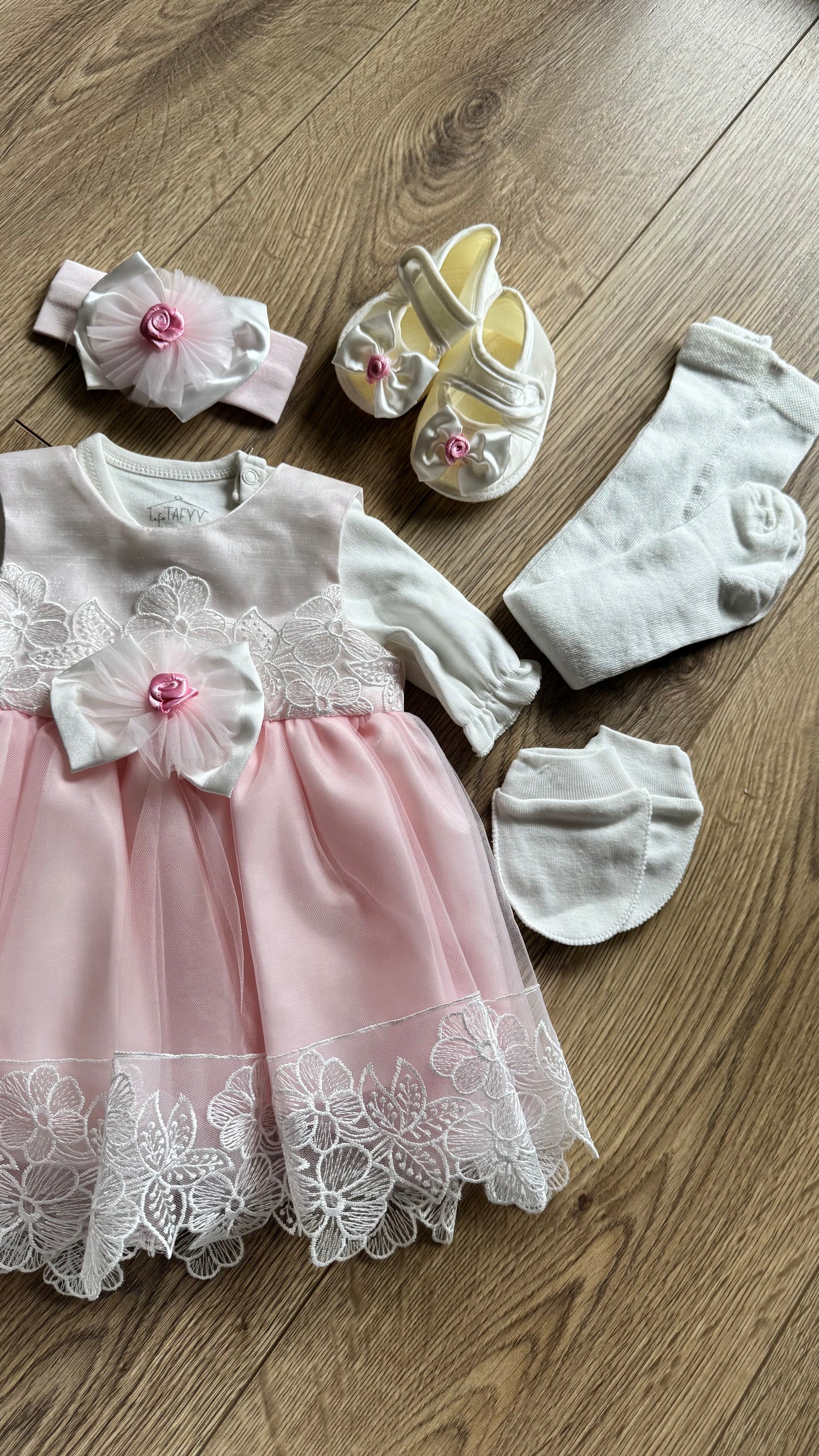 Güpürlü Şık 6'lı Kız Bebek Takımı