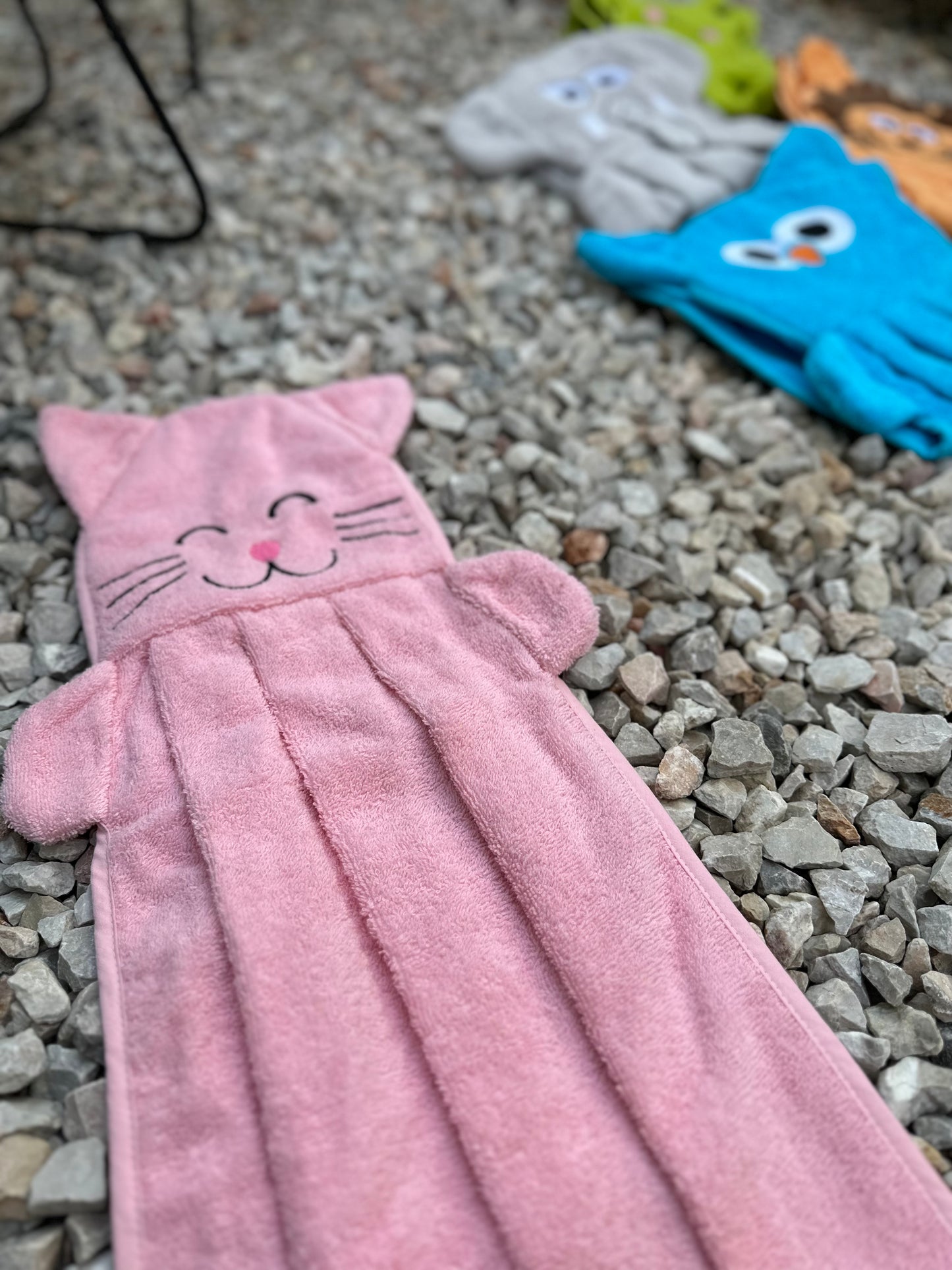 Pembe Hayvan Figürlü Eğlenceli Çocuk Havlusu