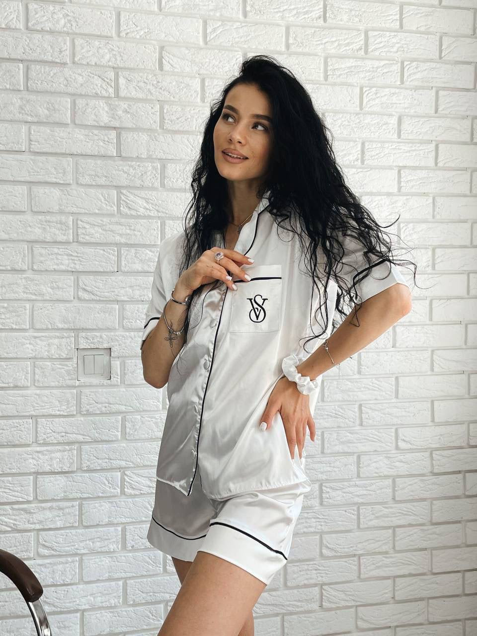 Beyaz Saten Gömlek Şortlu VS Kadın Pijama Takımı