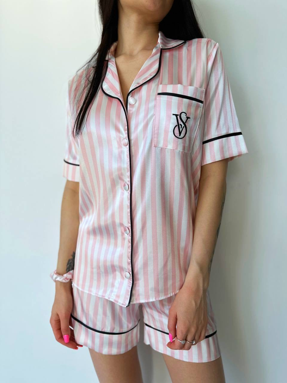 Pembe Çizgili Saten Gömlek Şortlu VS Kadın Pijama Takımı