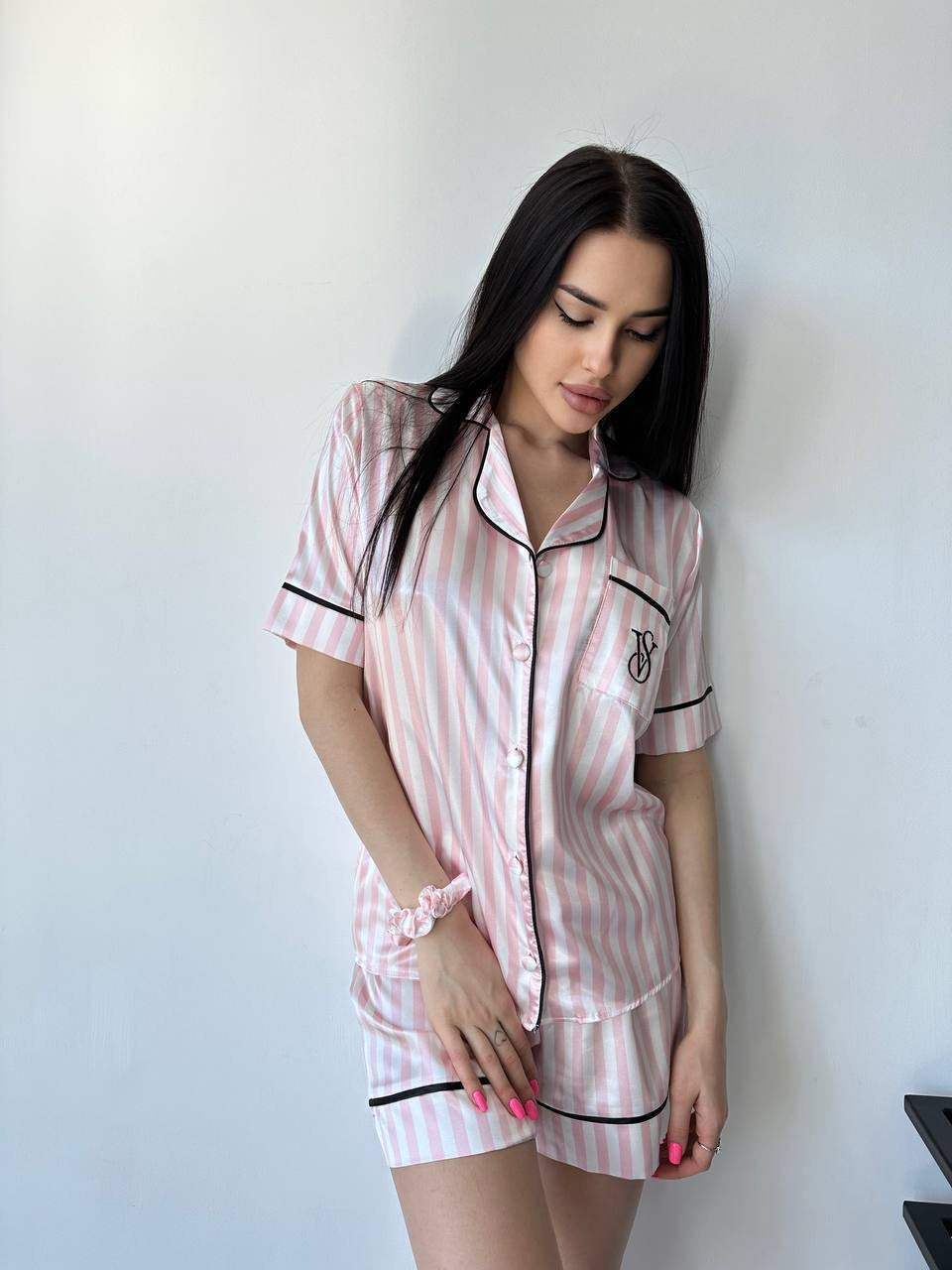 Pembe Çizgili Saten Gömlek Şortlu VS Kadın Pijama Takımı