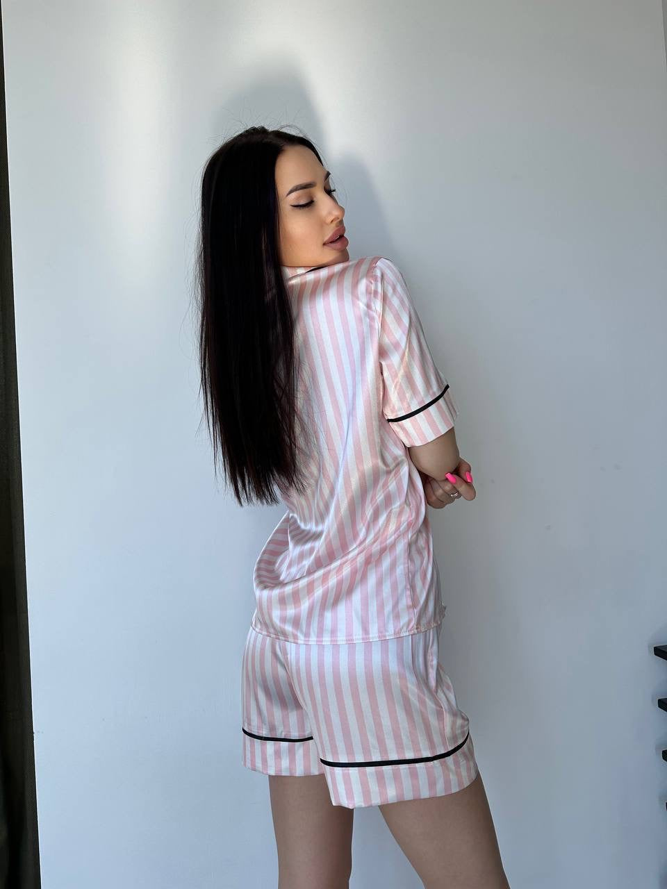 Pembe Çizgili Saten Gömlek Şortlu VS Kadın Pijama Takımı