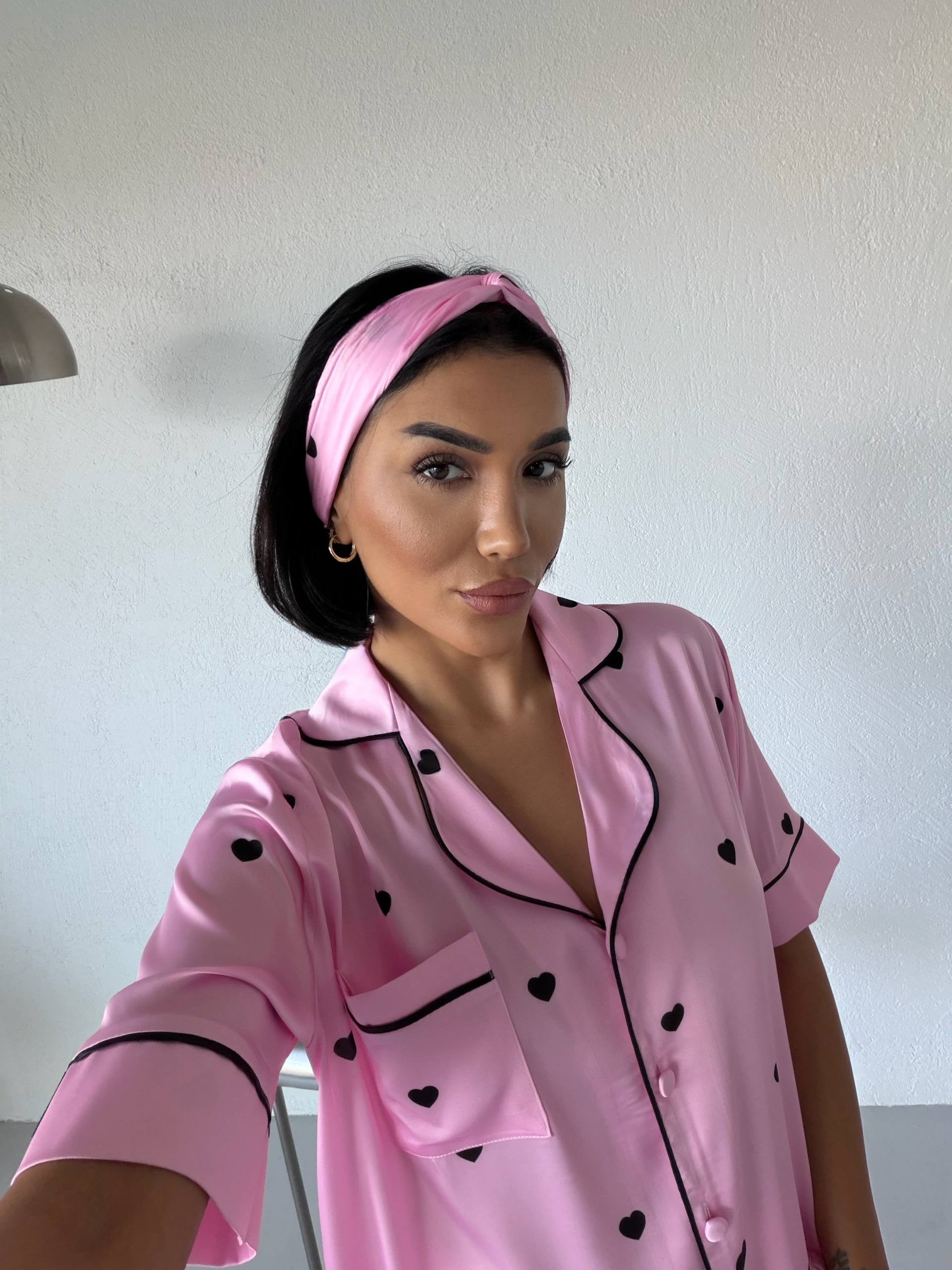 Pembe Kalp Desenli Saten Şortlu Kadın Pijama Takımı