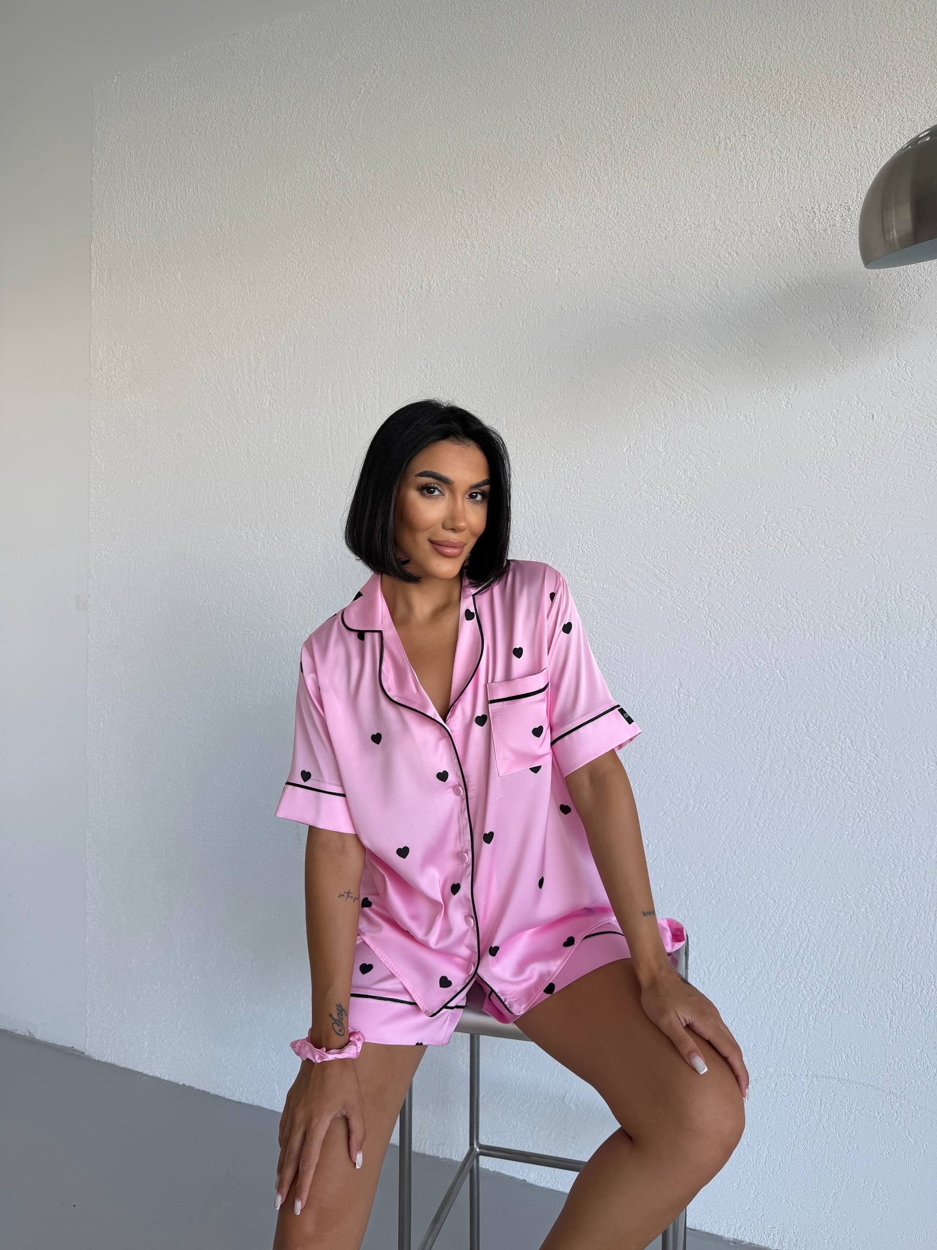Pembe Kalp Desenli Saten Şortlu Kadın Pijama Takımı