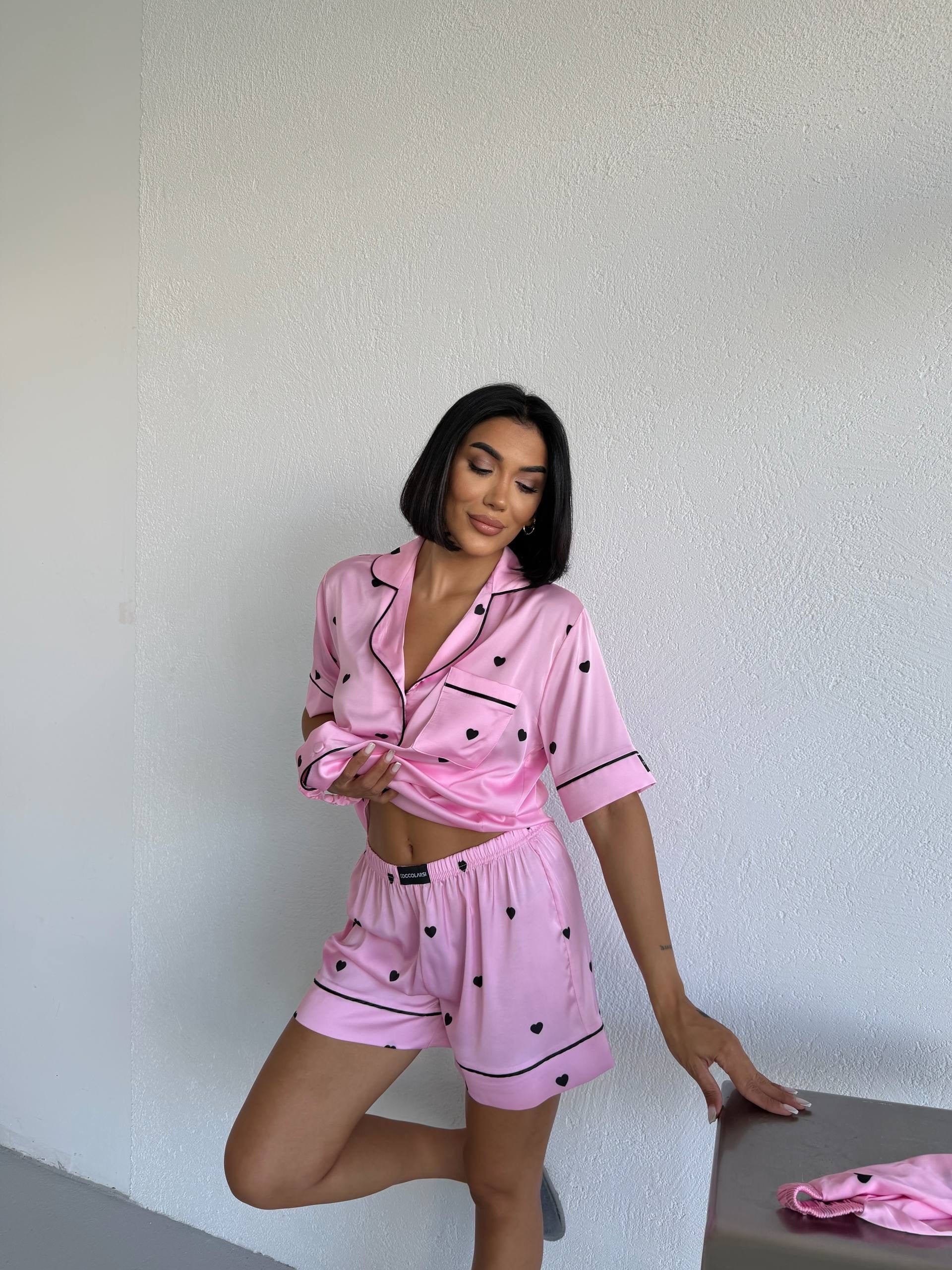 Pembe Kalp Desenli Saten Şortlu Kadın Pijama Takımı