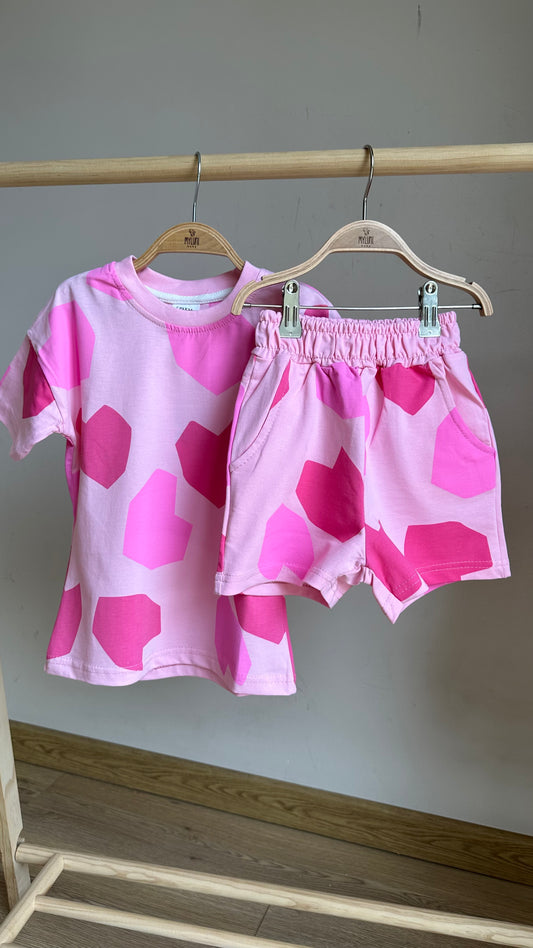 Pembe Kalp Baskılı Kız Bebek Şortlu Takım