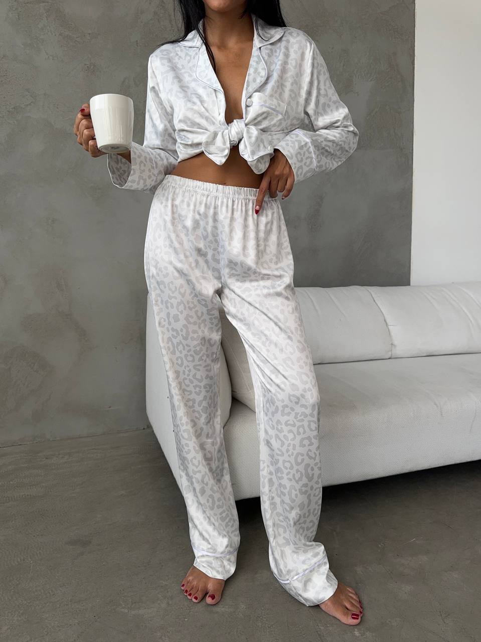 Beyaz Leopar Desenli Saten Gömlek Kadın Pijama Takımı