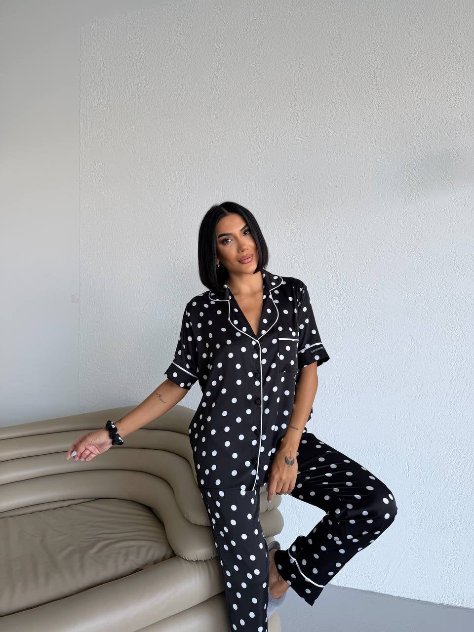 Siyah Puantiyeli Saten Kadın Pijama Takımı