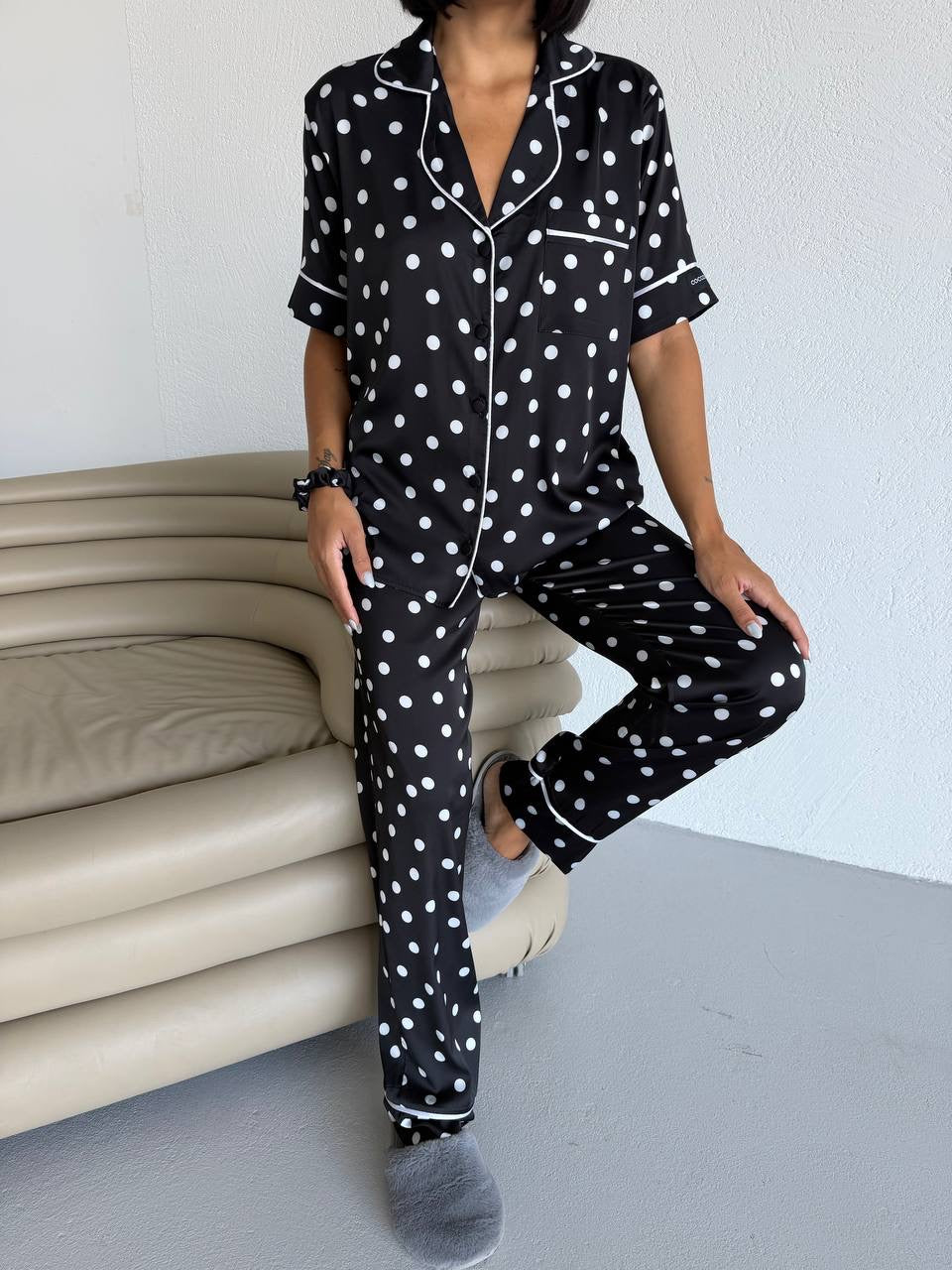 Siyah Puantiyeli Saten Kadın Pijama Takımı