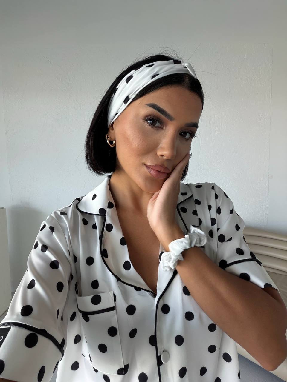 Beyaz Puantiyeli Saten Kadın Pijama Takımı