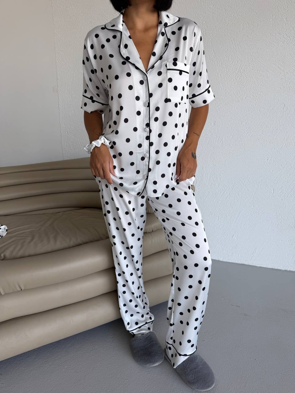Beyaz Puantiyeli Saten Kadın Pijama Takımı