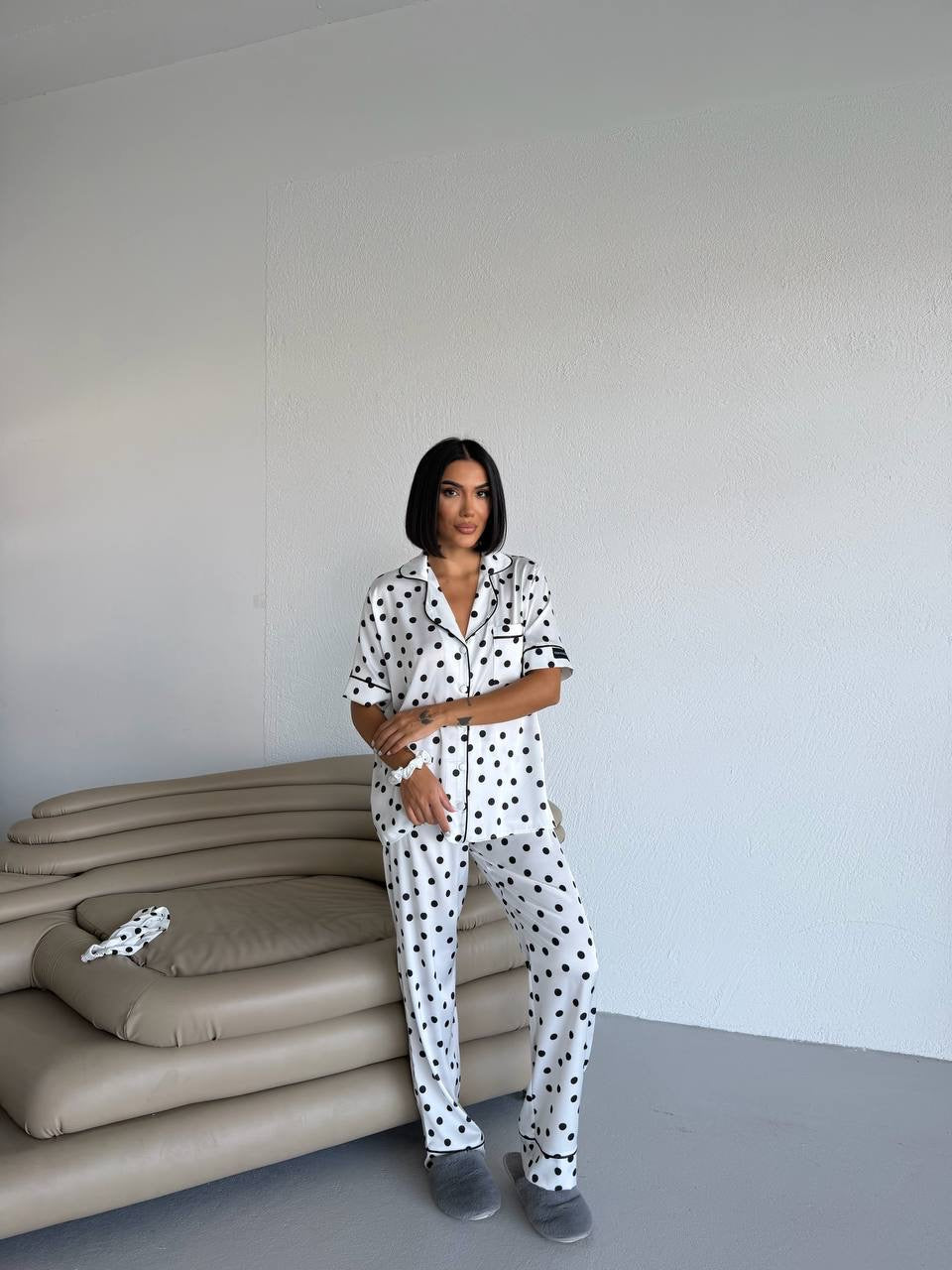 Beyaz Puantiyeli Saten Kadın Pijama Takımı
