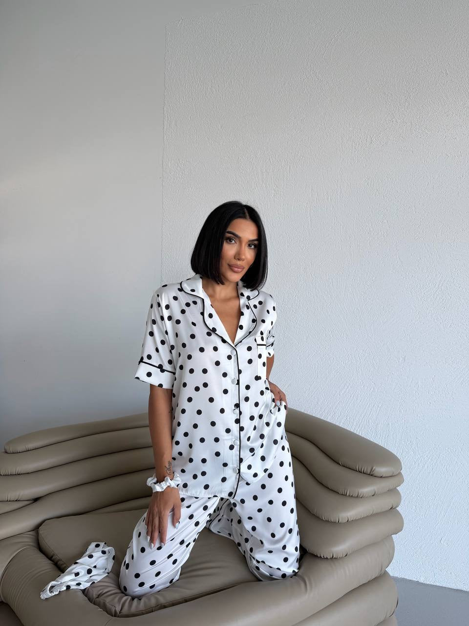 Beyaz Puantiyeli Saten Kadın Pijama Takımı