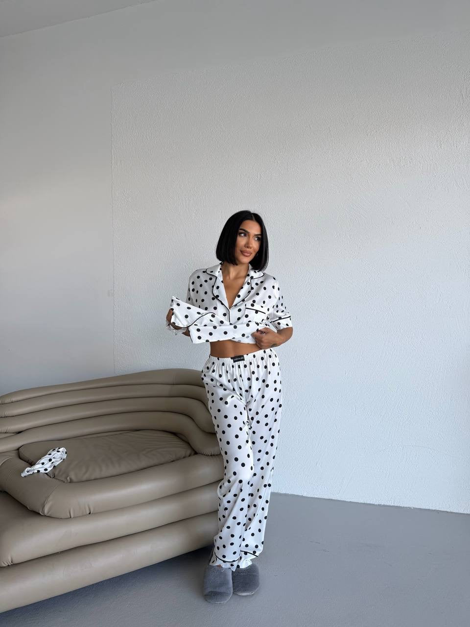 Beyaz Puantiyeli Saten Kadın Pijama Takımı