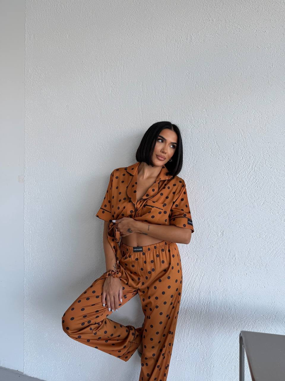 Kahverengi Puantiyeli Saten Kadın Pijama Takımı