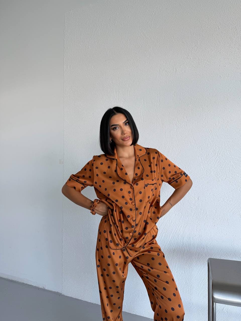 Kahverengi Puantiyeli Saten Kadın Pijama Takımı