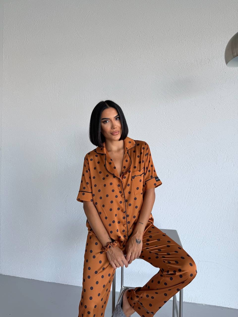 Kahverengi Puantiyeli Saten Kadın Pijama Takımı